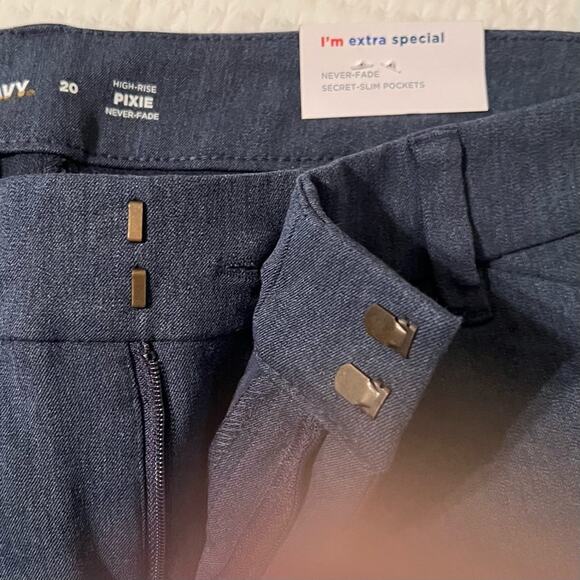 NWT Old Navy high rise pixie never fade pant.Plus size 20. Secret slim  pockets. - Picture 3 of 16